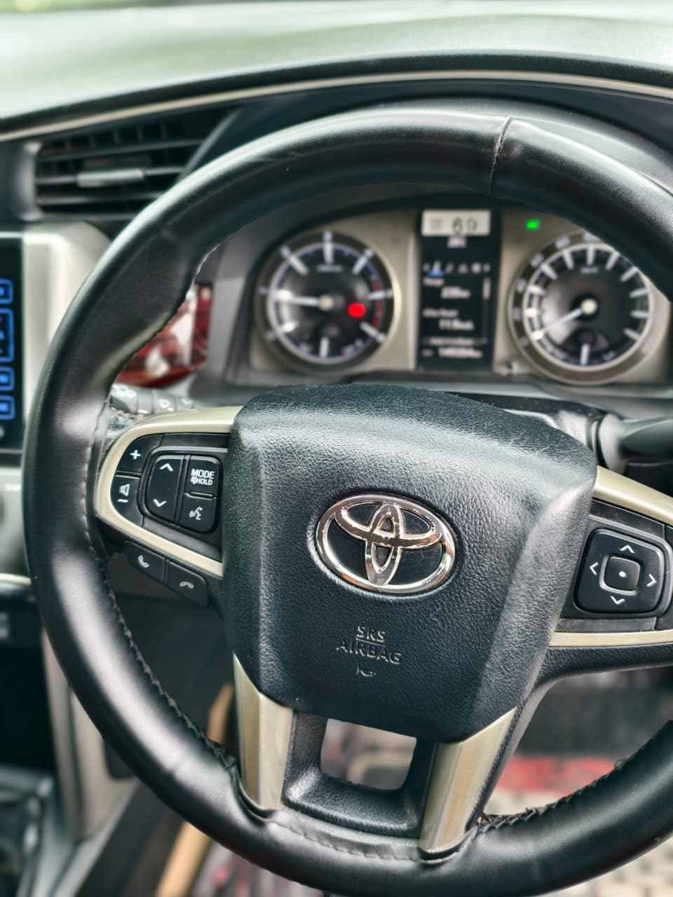 Toyota Innova Crysta 2.4 VX 2017 - Image 2